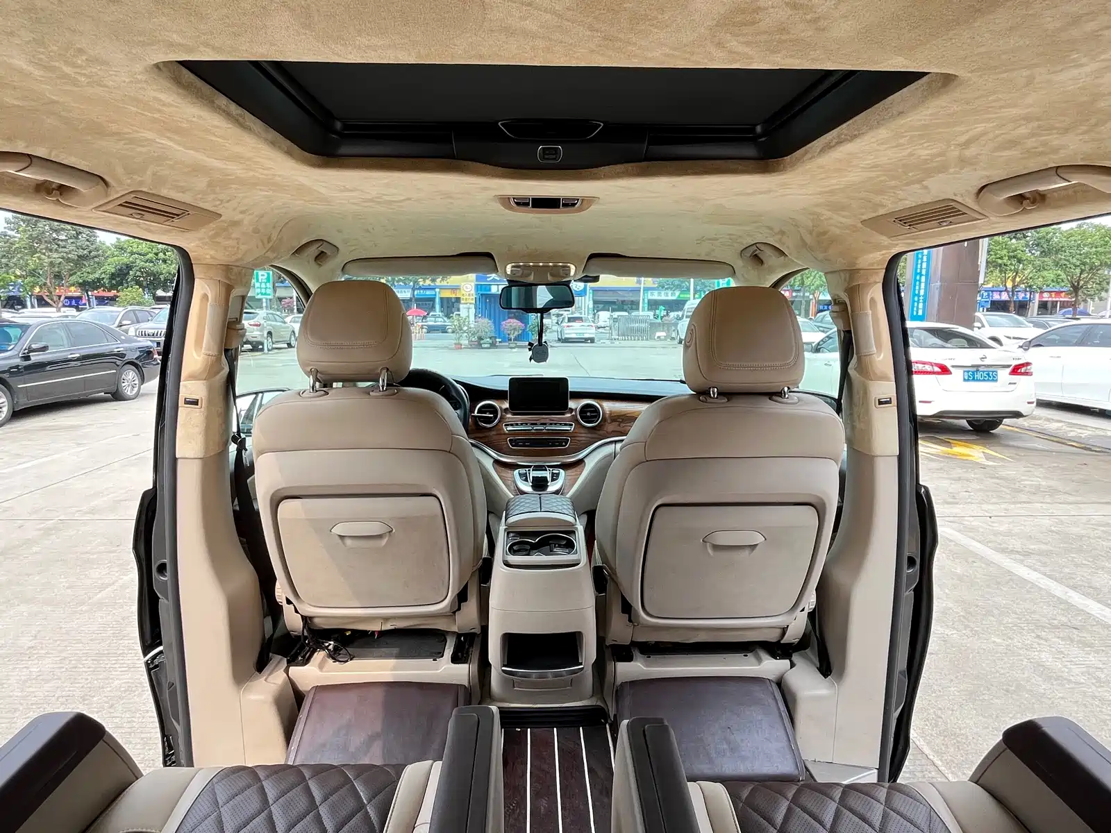 Фото 12 - Mercedes-Benz V-Class
