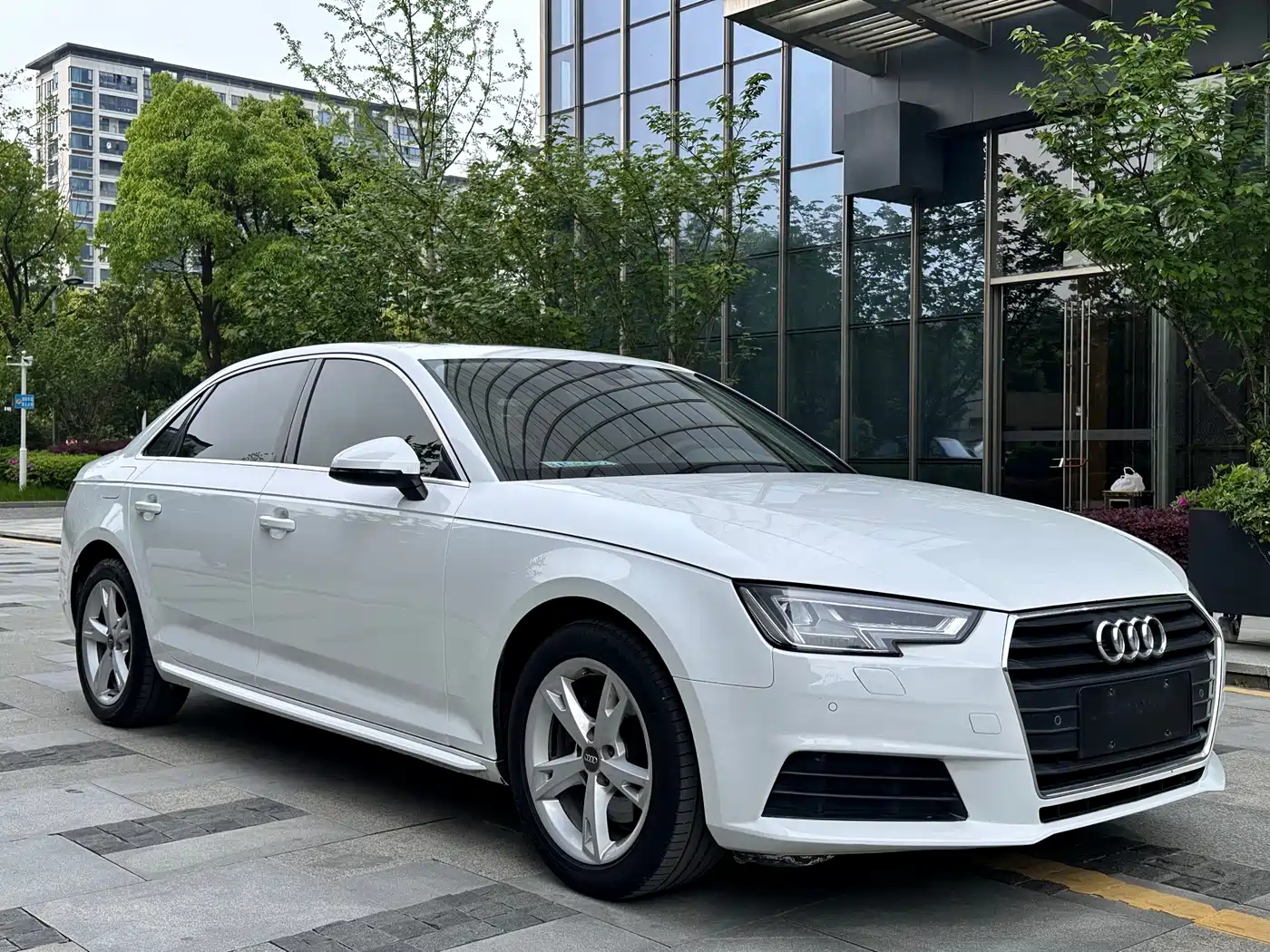 Audi A4L 2017 40 TFSI Fashion Edition фото 3