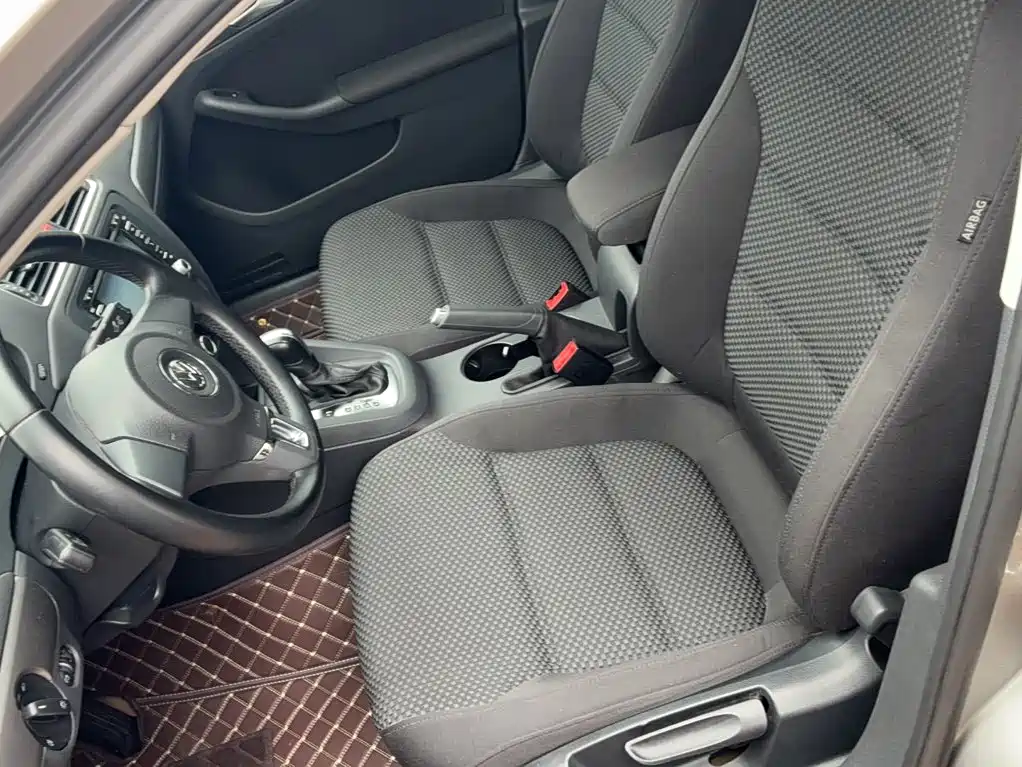 Photo 7 - Volkswagen Sagitar