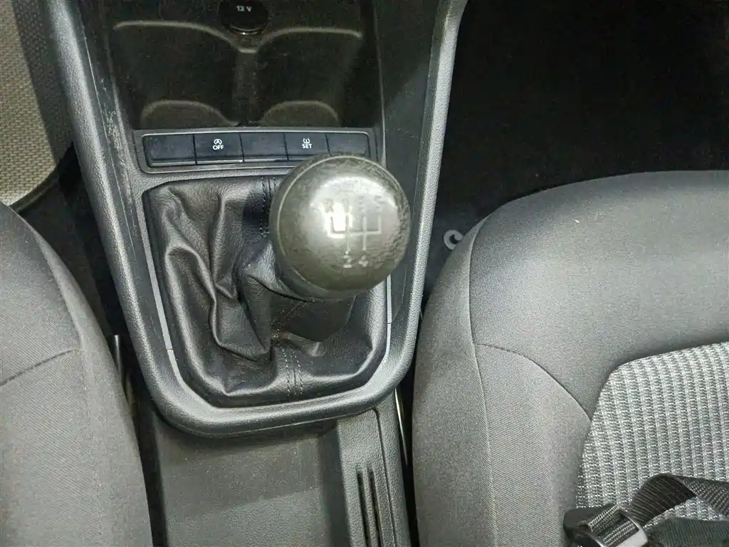 VOLKSWAGEN SANTANA