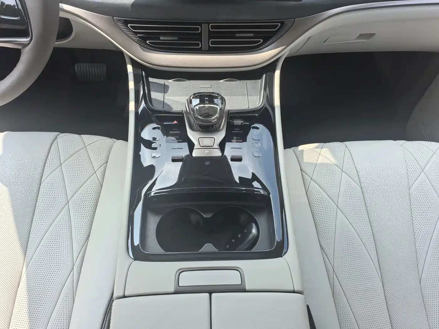 Denza D9 2023 2022 DM-i 970 AWD Flagship
