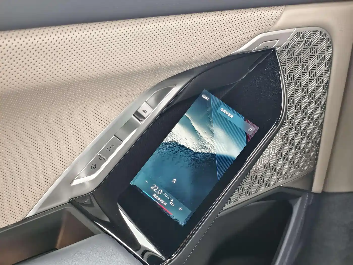BMW i7 M70L 2023 M70L фото 22