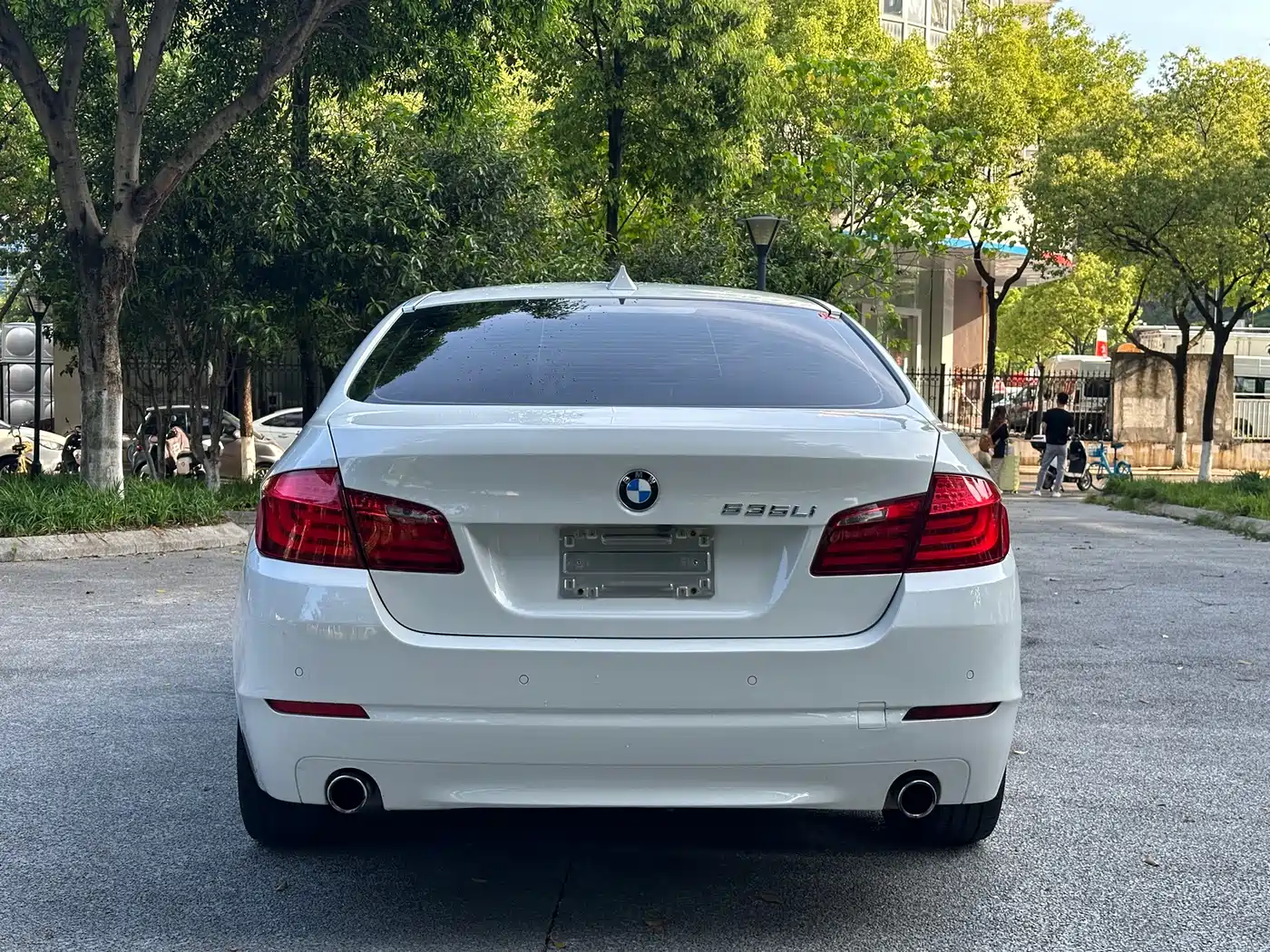 BMW 5 Series 2011 535Li Luxury фото 6