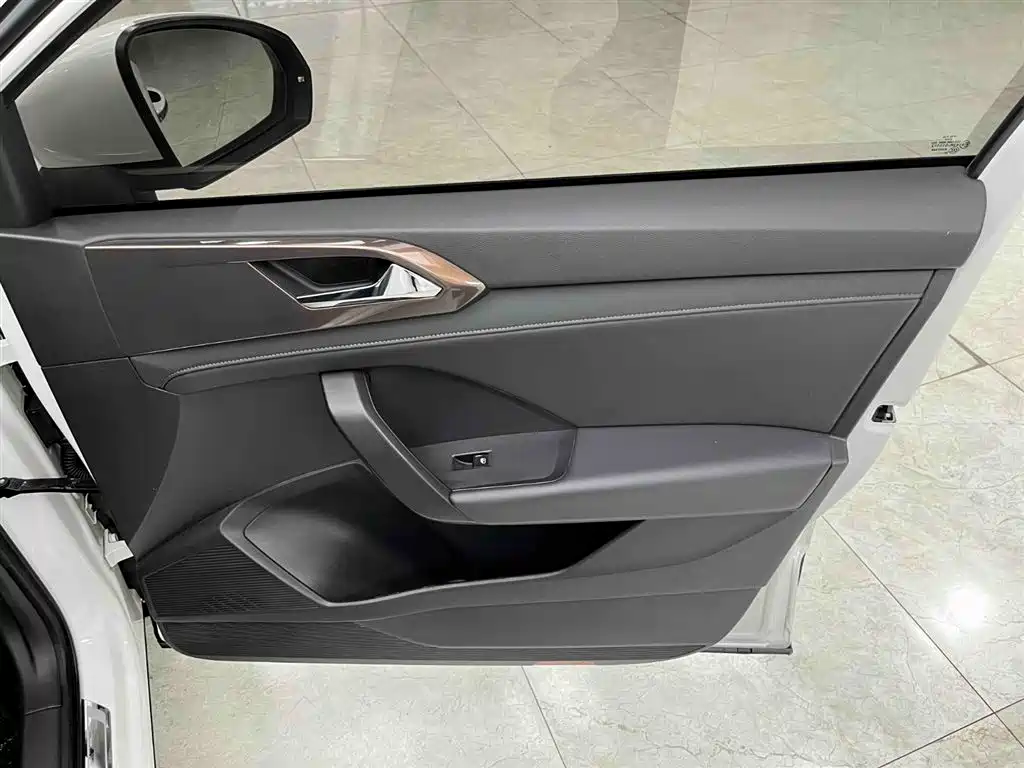 Volkswagen Tharu 2022 280TSI FWD Luxury Edition фото 12
