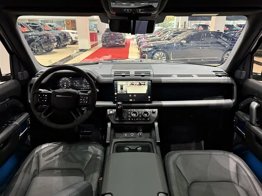 Land Rover Defender 2024 110 5.0T V8 фото 19