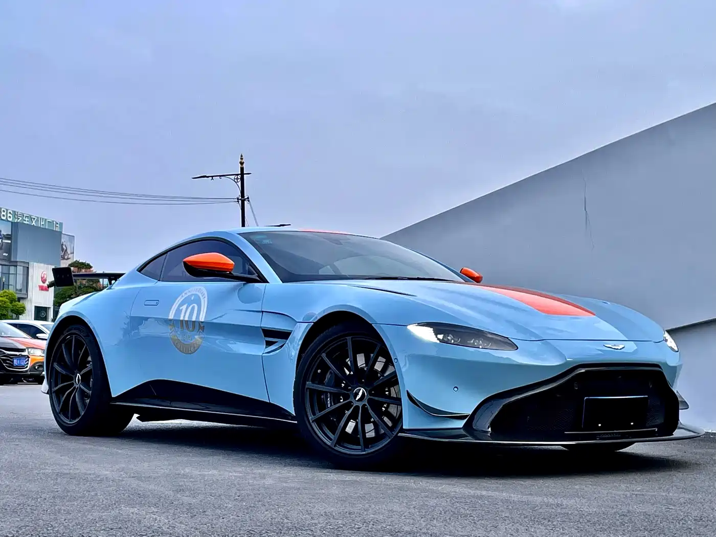 ASTON MARTIN V8 VANTAGE