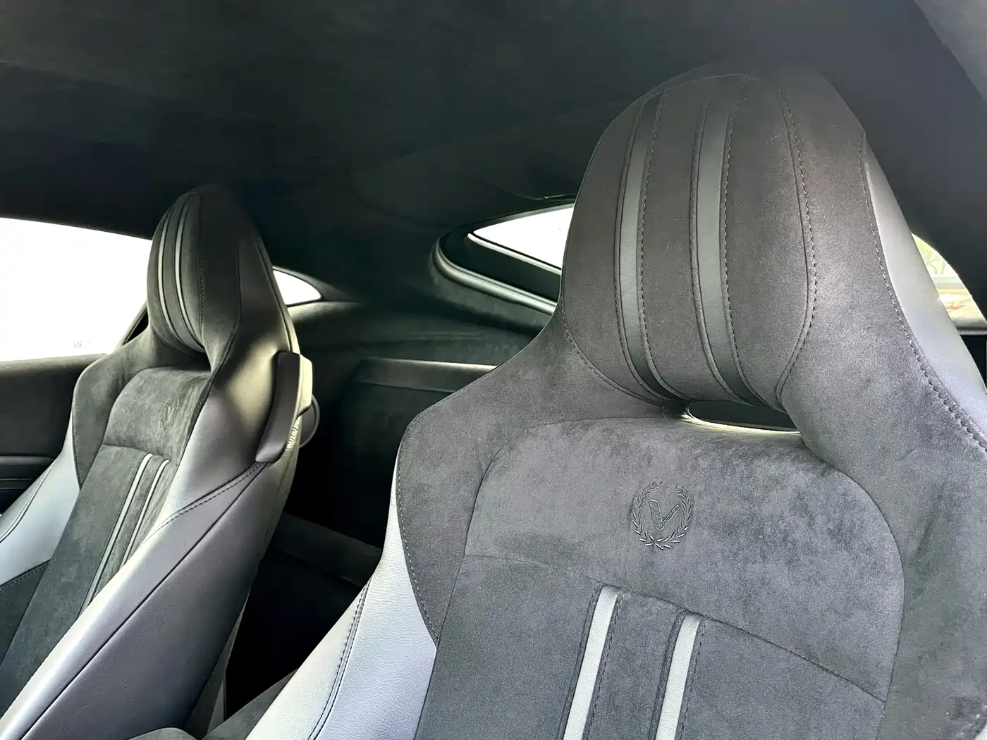 ASTON MARTIN V8 VANTAGE