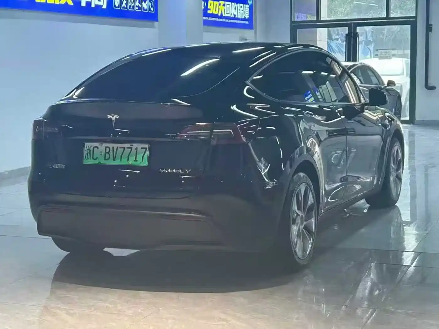TESLA MODEL Y