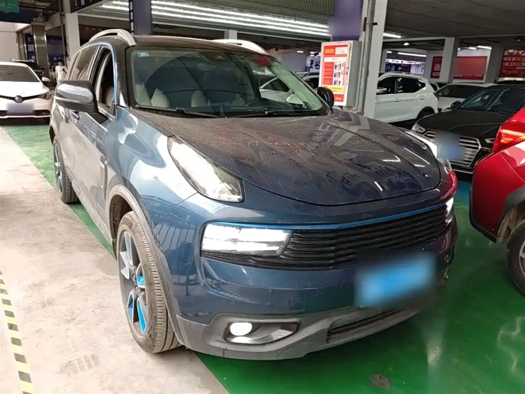 Lynk & Co 01 2017 2.0T 2WD Pro Shine Edition фото 4