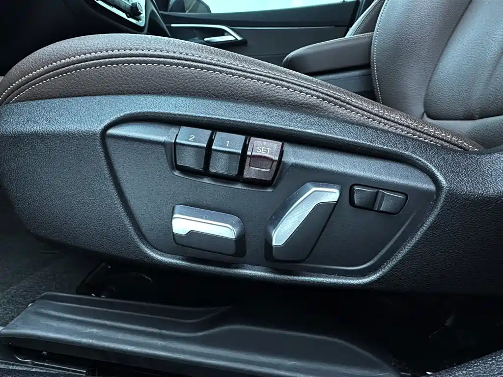 BMW 1 Series 2021 120i M Sport Shadow Edition фото 17