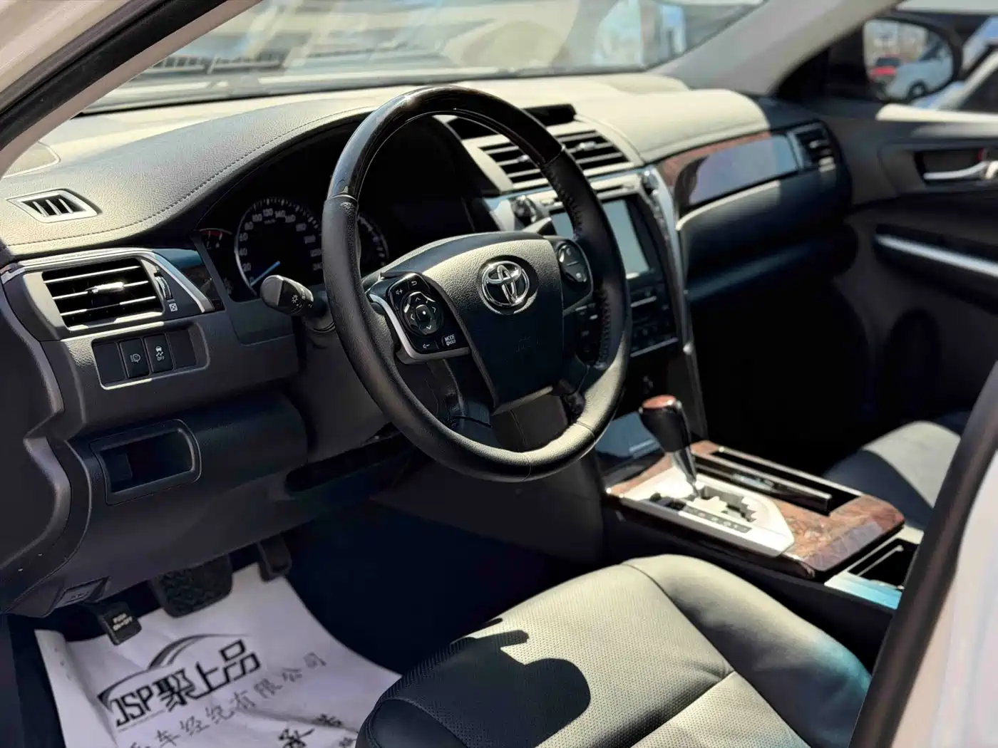 Toyota Camry 2016 2.5G 10th Anniversary Luxury Navigation Edition фото 4