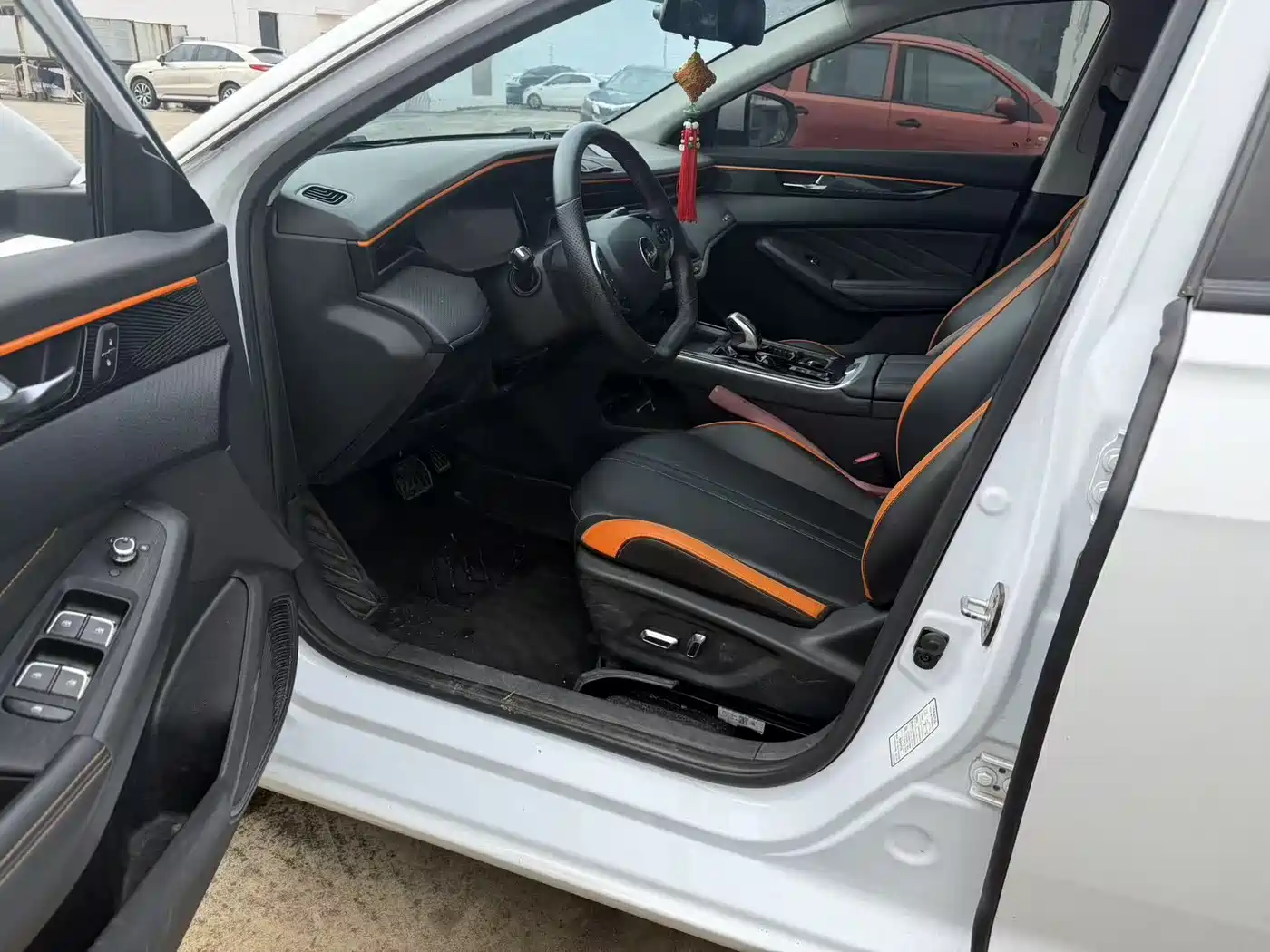 DONGFENG YI HYUN MAX