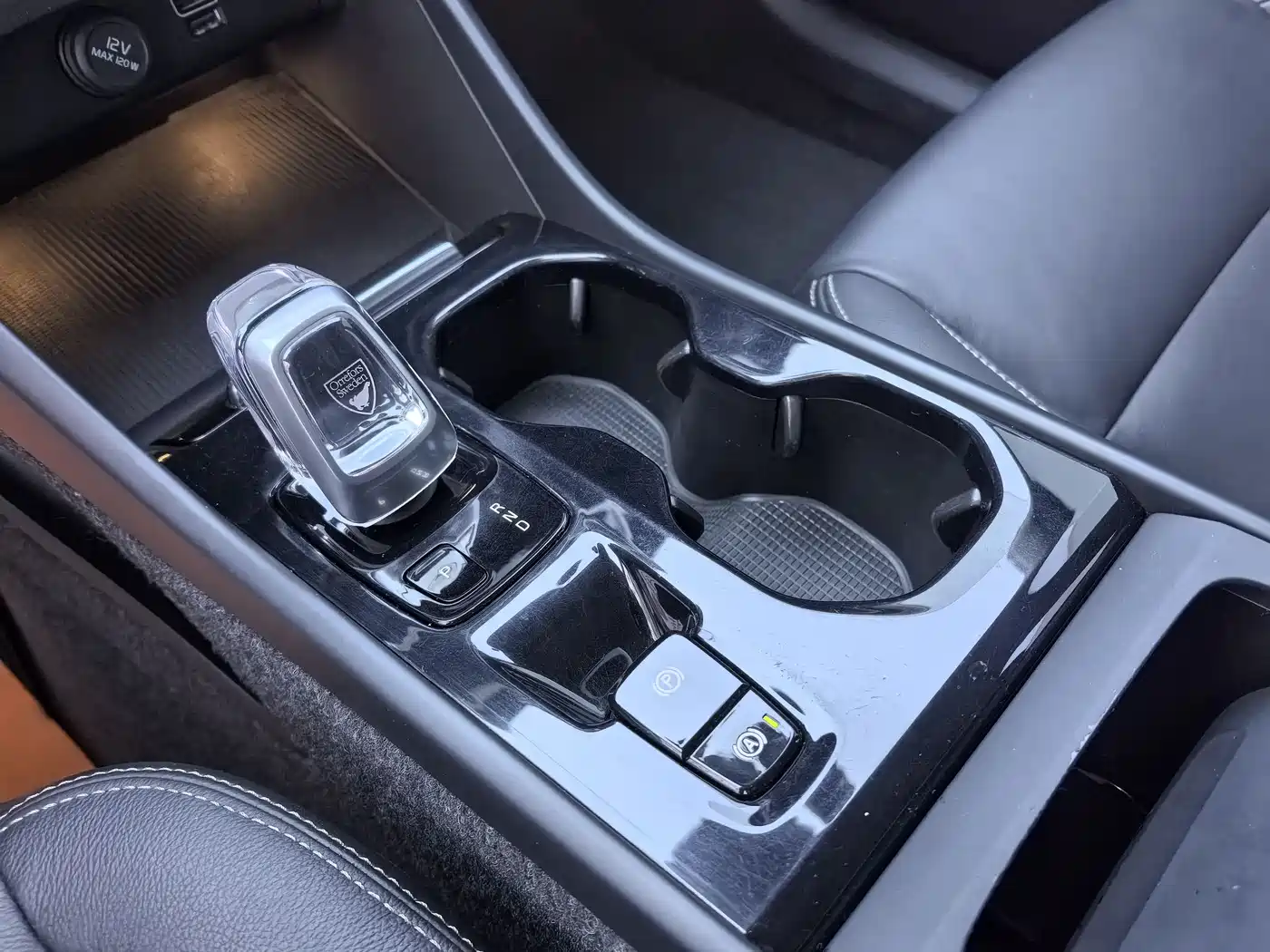 Фото 12 - Volvo XC40