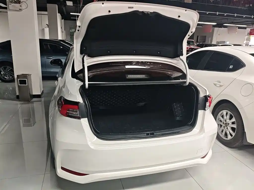 Toyota Corolla 2021 Hybrid 1.8L E-CVT Elite Edition фото 19