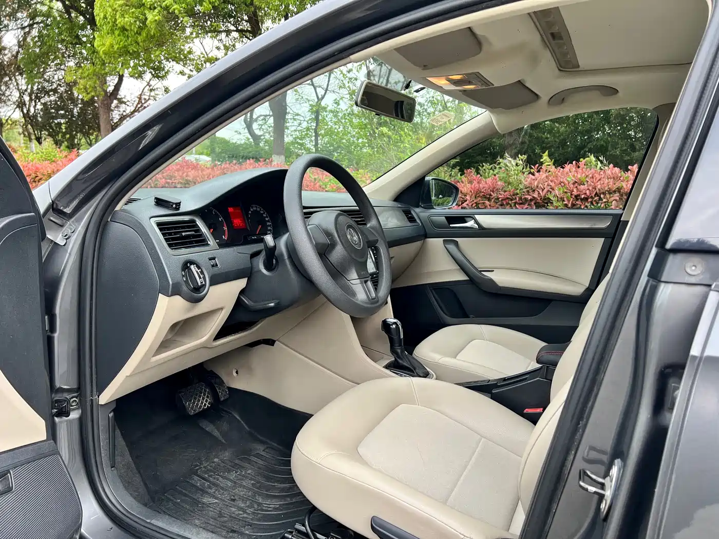Volkswagen Santana 2013 1.6L Automatic Comfort Edition фото 7