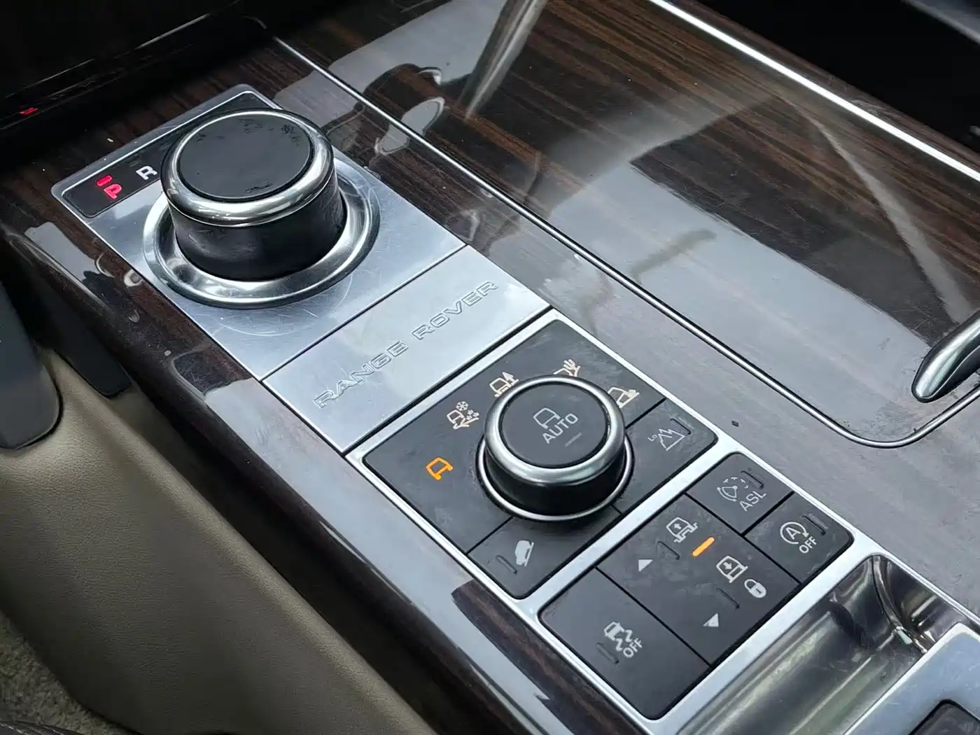Land Rover Range Rover 2014 3.0 SC V6 Vogue SE Genesis Extended Edition фото 10