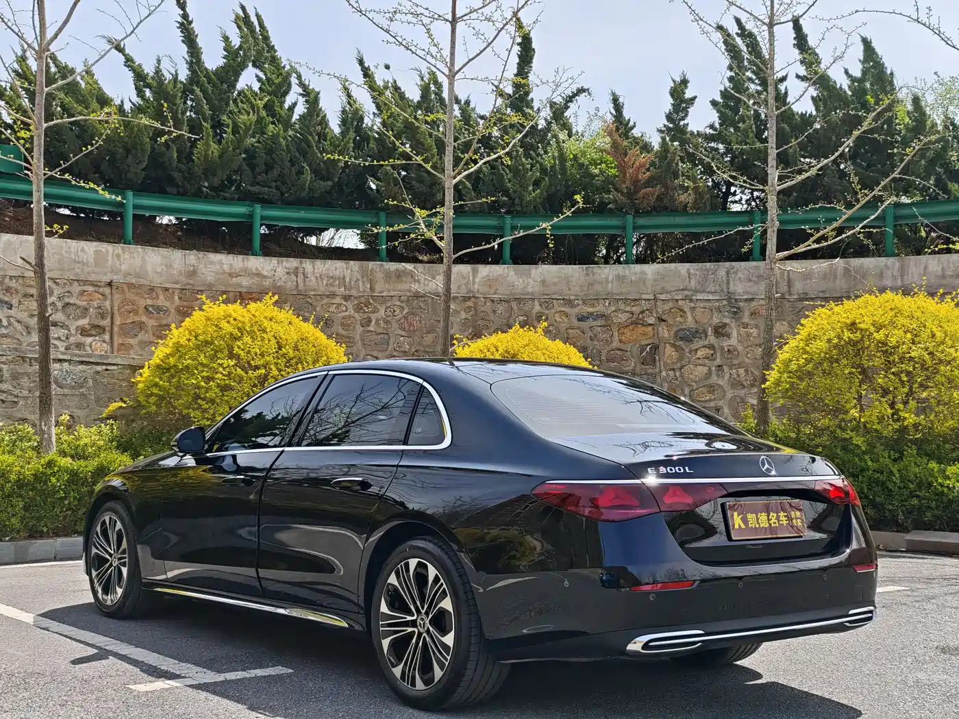 Mercedes-Benz E-Class фото 9