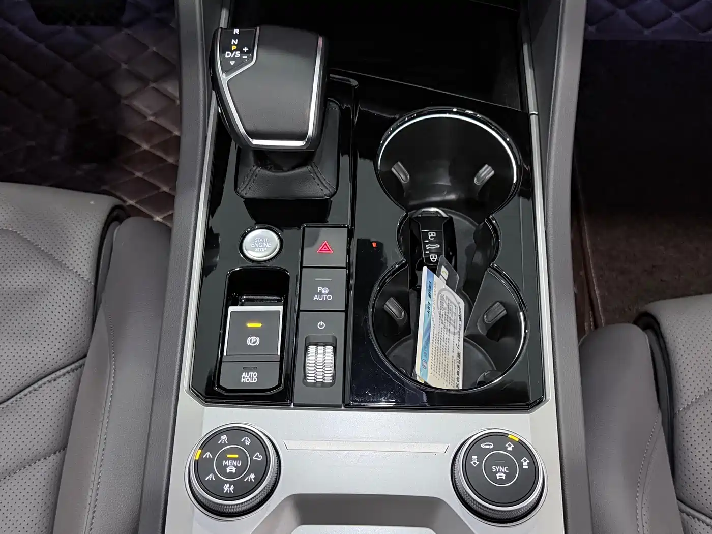 Volkswagen Touareg 2023 3.0TSI R-Line Classic Sports Package фото 10
