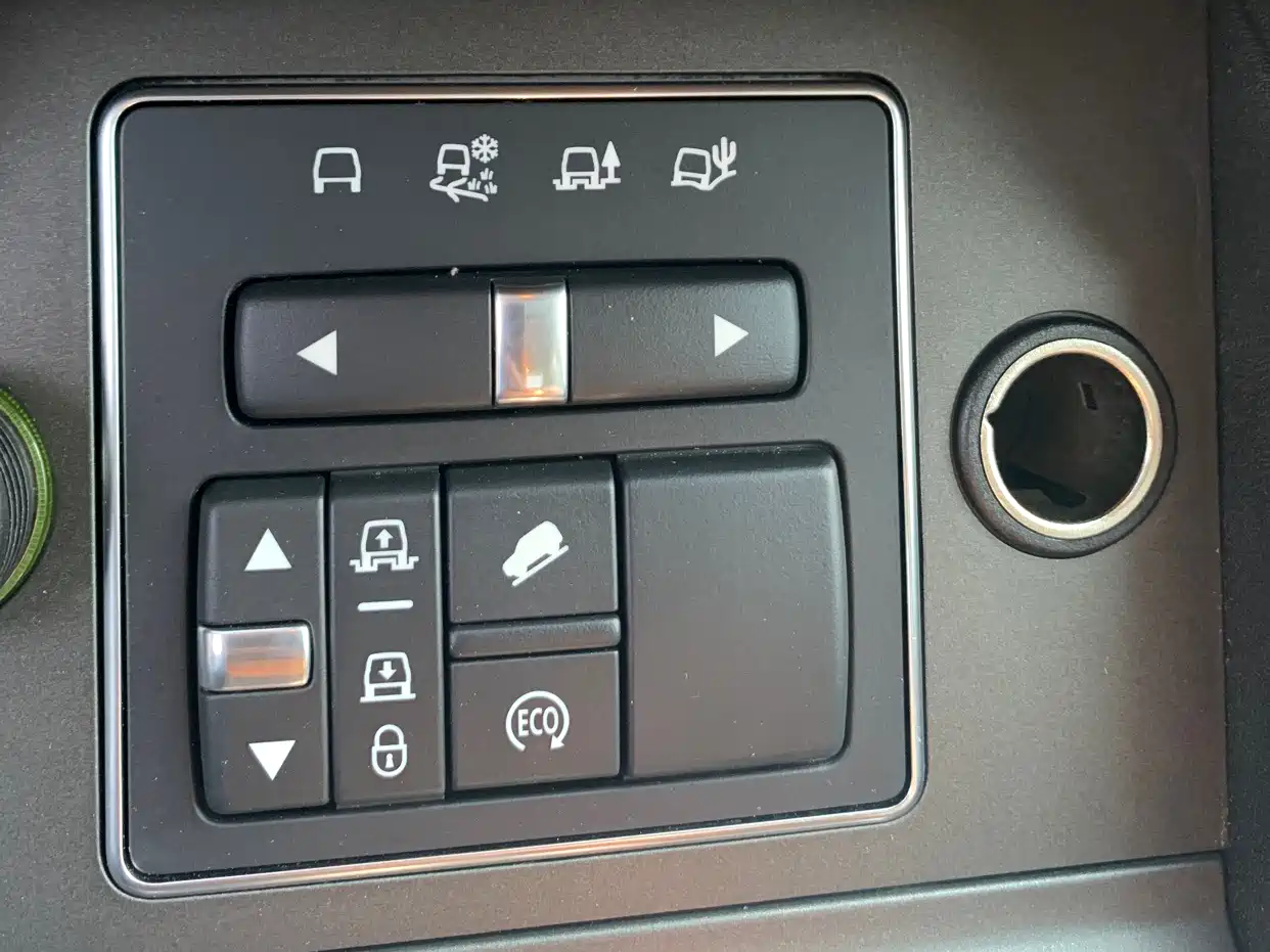 Land Rover Discovery 2016 3.0 SC V6 HSE фото 27