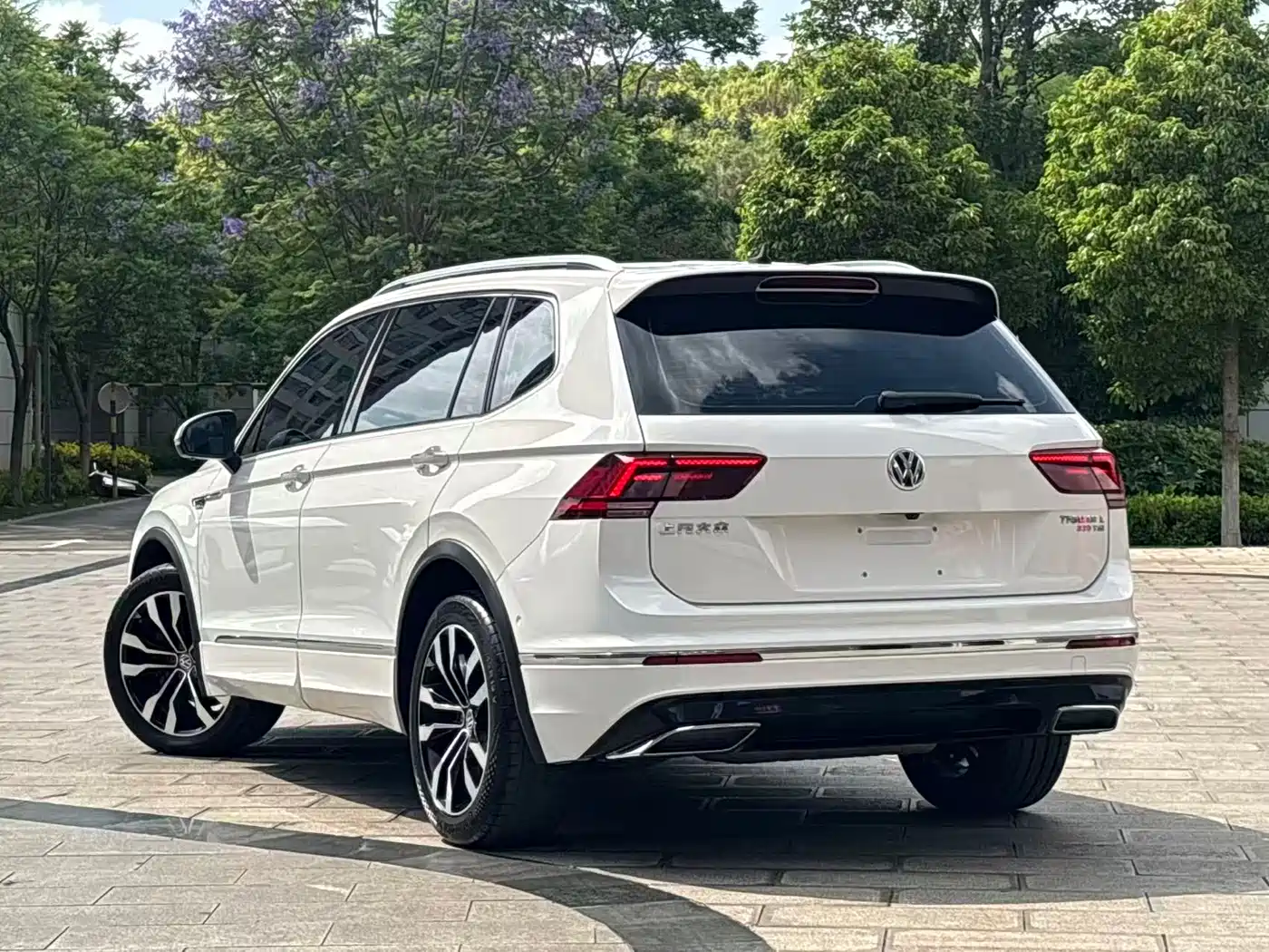 Volkswagen Tiguan L 2020 330TSI Auto 2WD R-Line Flagship China VI фото 4