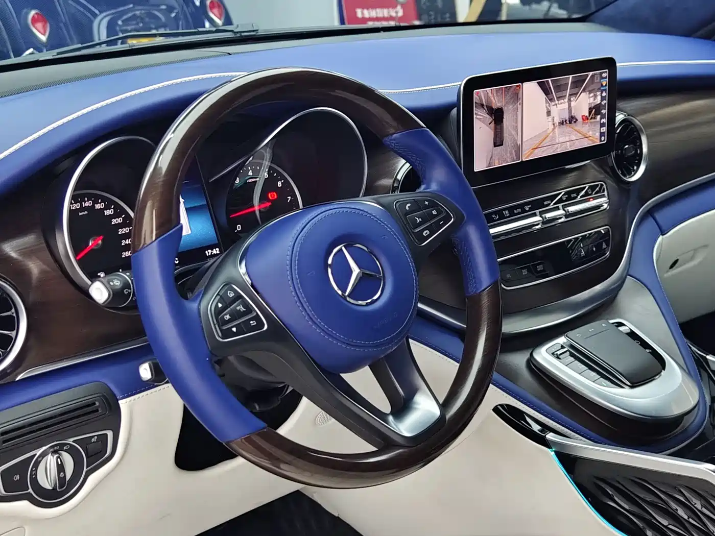 Mercedes-Benz V-Class 2022 V 260 Pilot Edition фото 10
