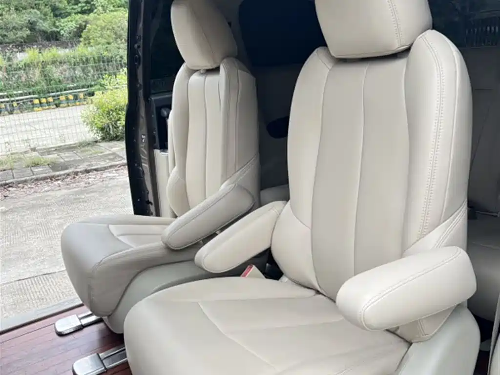 Buick GL8 2014 2.4L CT Luxury Business Comfort фото 14