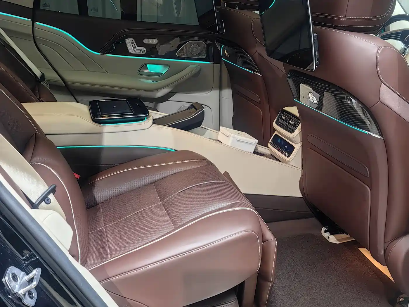 Mercedes-Benz GLS 2023 Facelift GLS 450 4MATIC Luxury фото 6