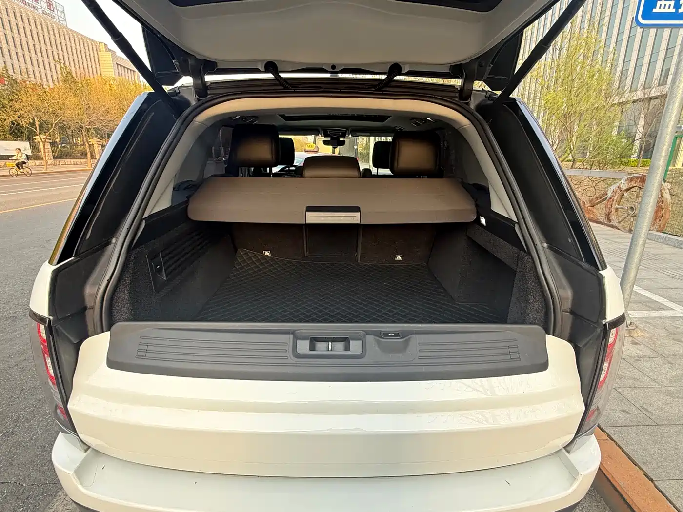 Land Rover Range Rover 2018 3.0 SC V6 Golden Age Edition фото 14