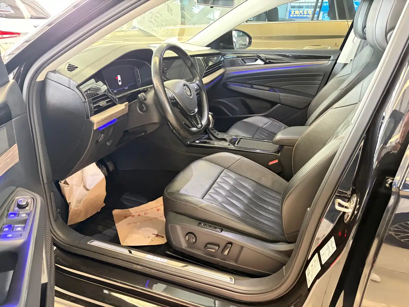 Volkswagen Passat 2020 330TSI Luxury Edition China VI фото 4