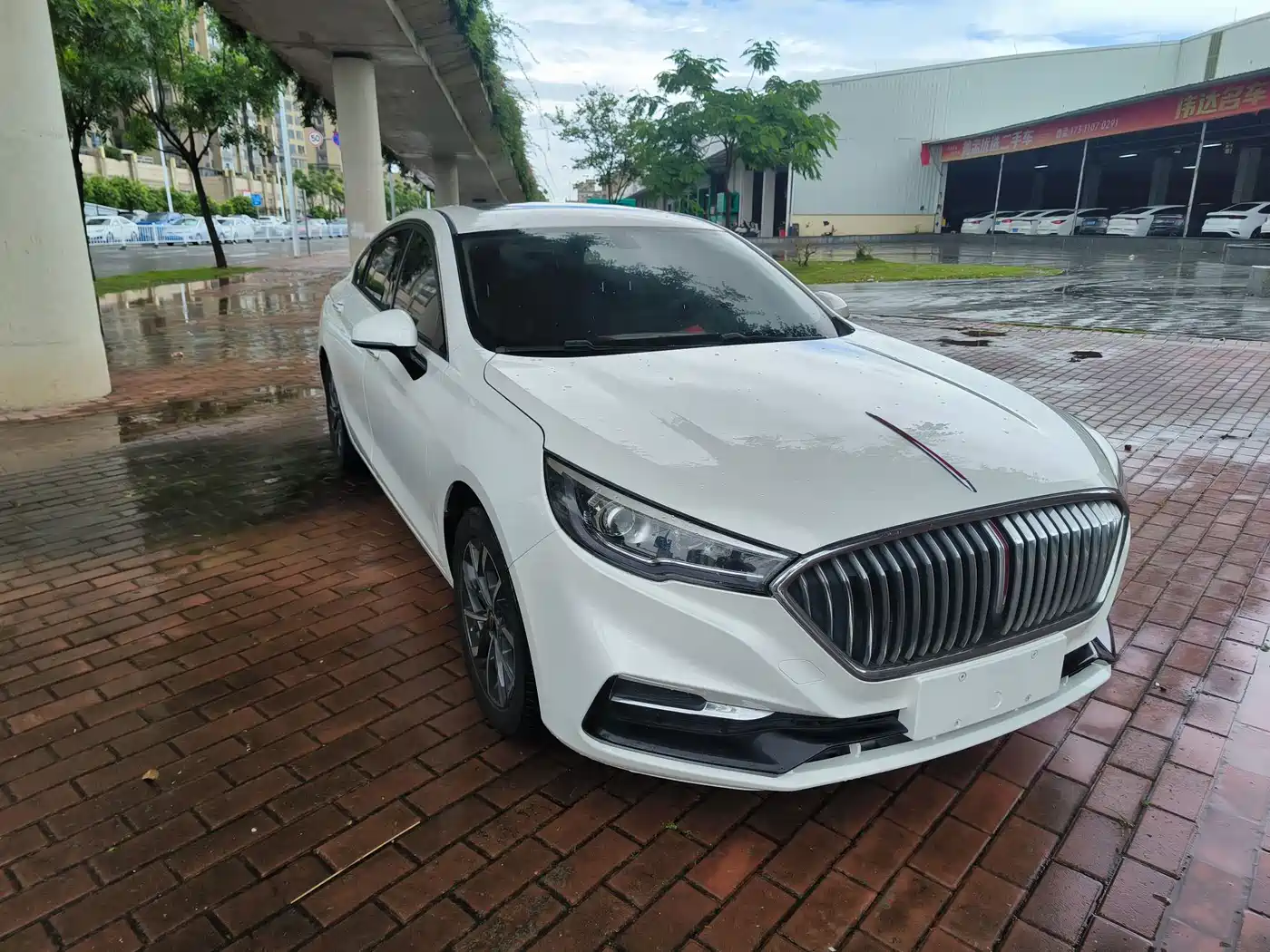 Фото 3 - Hongqi H5