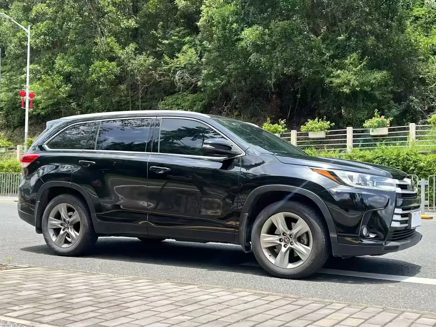 TOYOTA HIGHLANDER