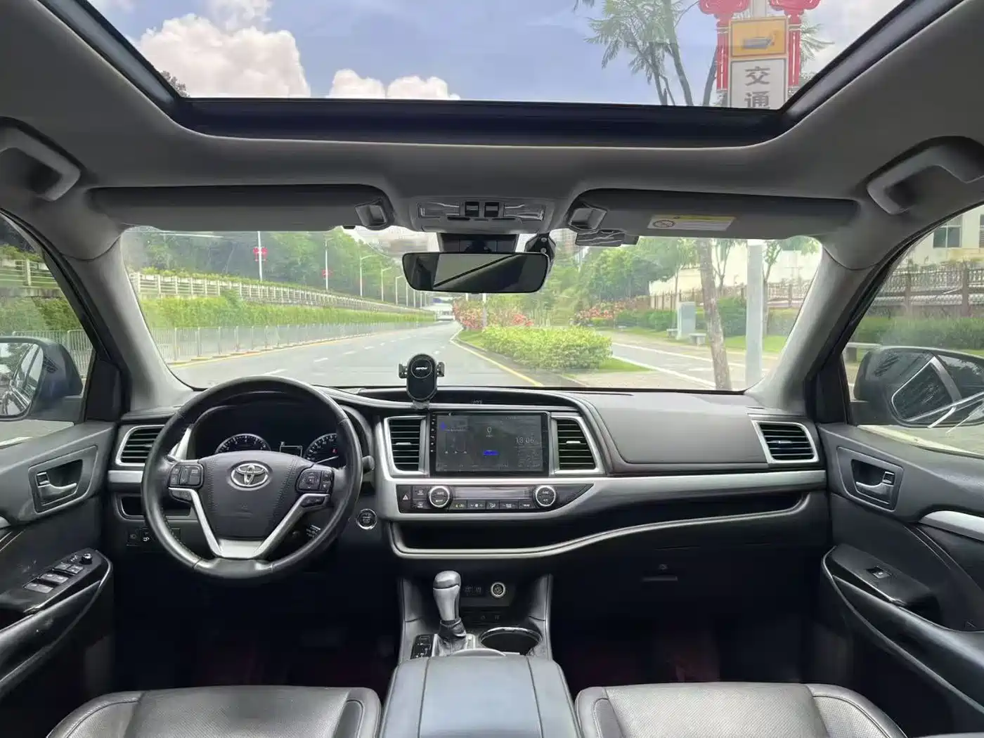 TOYOTA HIGHLANDER