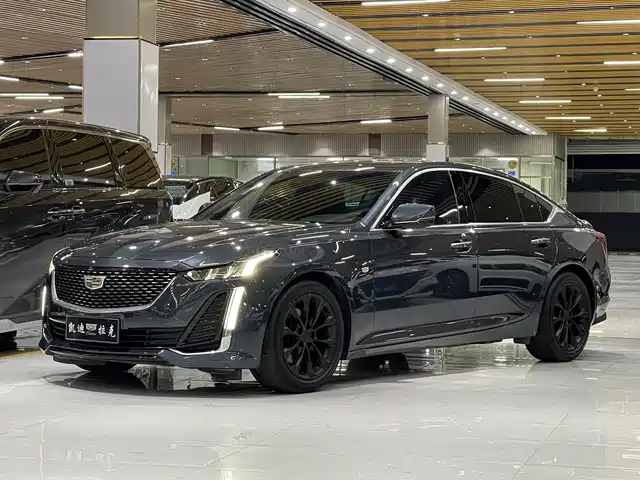 Cadillac CT5 28T, Люкс