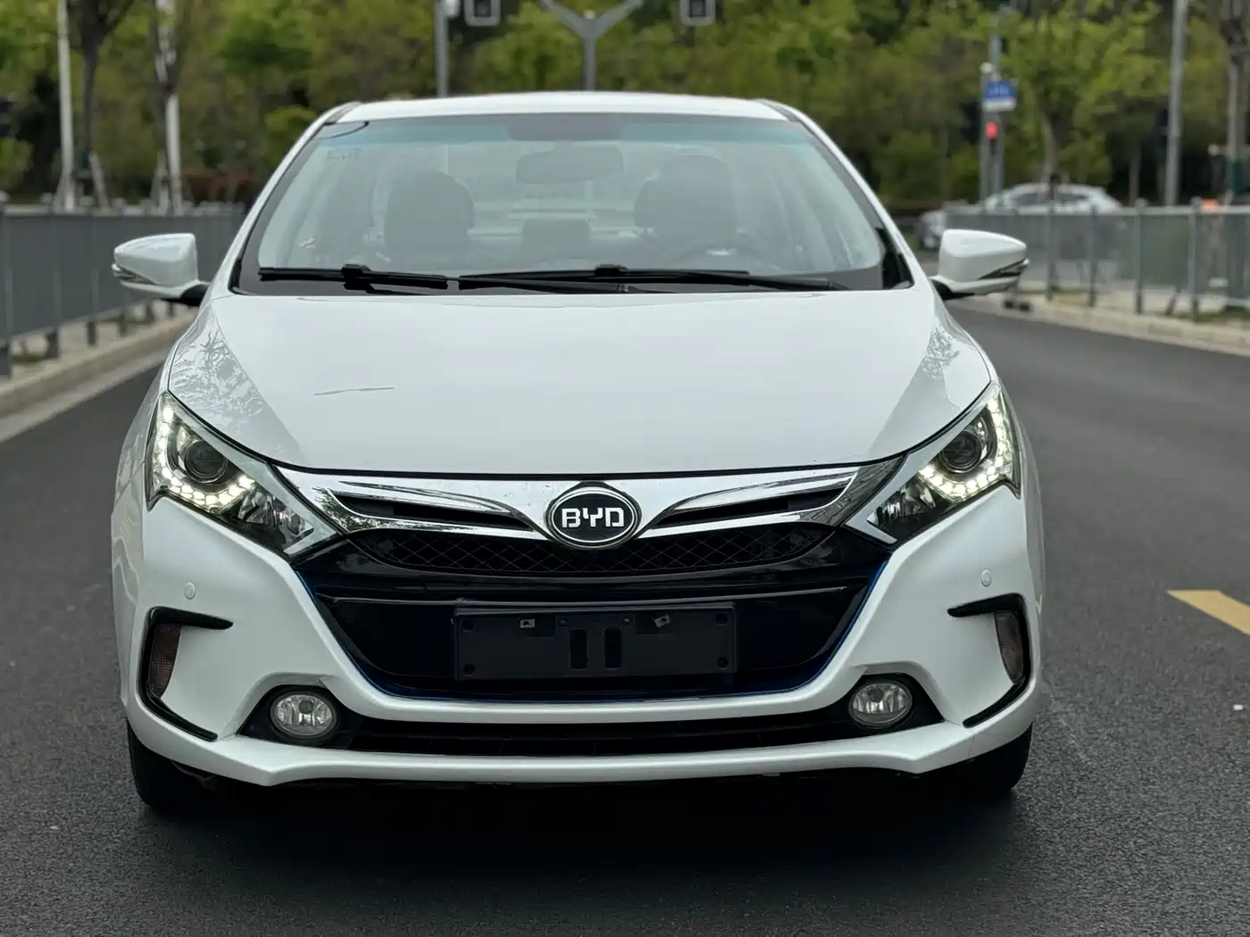 BYD Qin New Energy 2015 1.5T Double Champion Flagship Plus фото 2