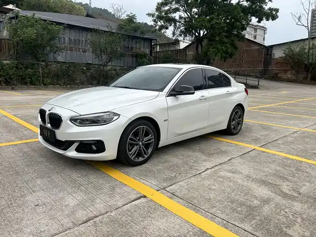 BMW 1 SERIES