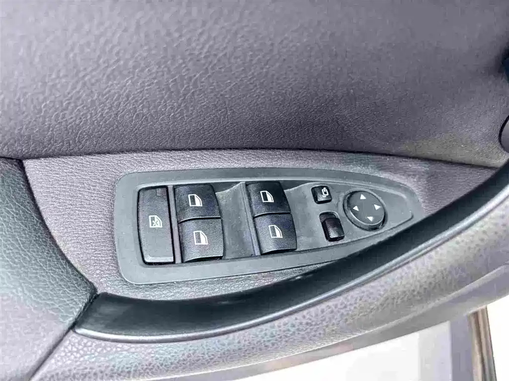 BMW X1 2016 sDrive18Li Fashion Model фото 14