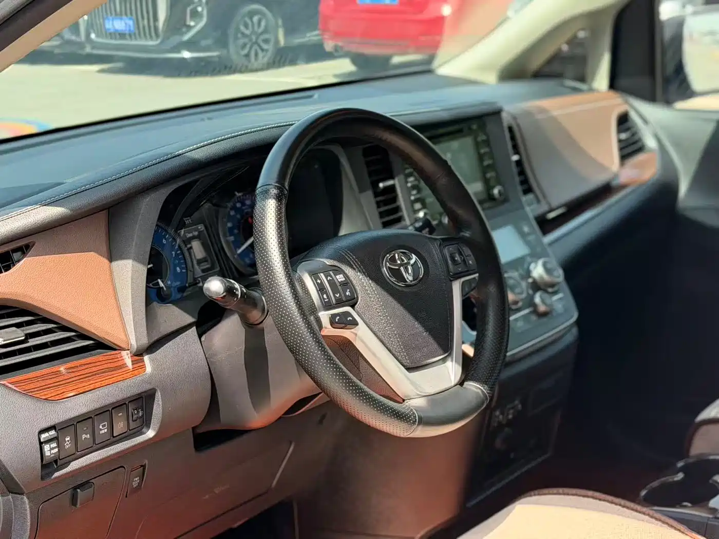 Toyota Sienna 2015 3.5L 4WD L фото 5