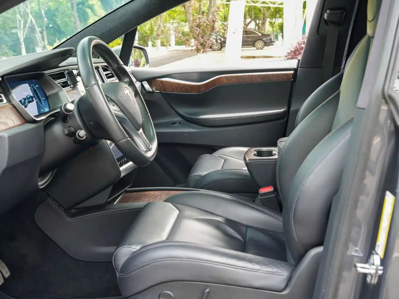 TESLA MODEL X