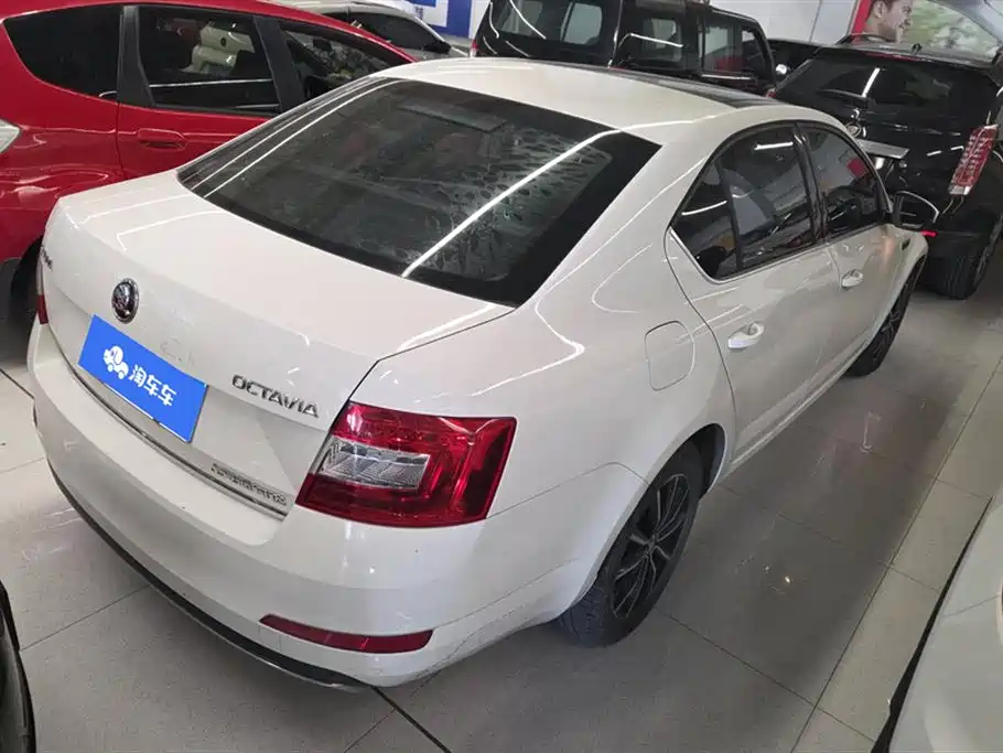 Škoda Octavia 2017 1.6L Automatic Smart Edition фото 3