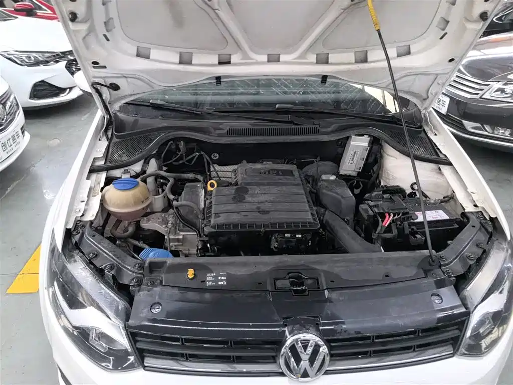 Volkswagen Polo 2016 1.4L Automatic Trend фото 20