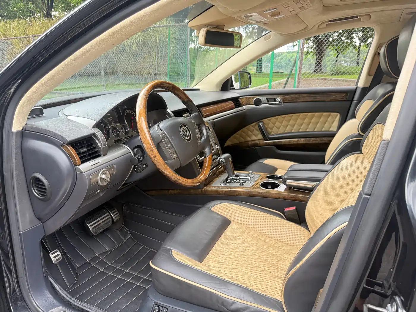 Volkswagen Phaeton 2011 3.6L V6 4-seat Long Wheelbase Individual фото 14