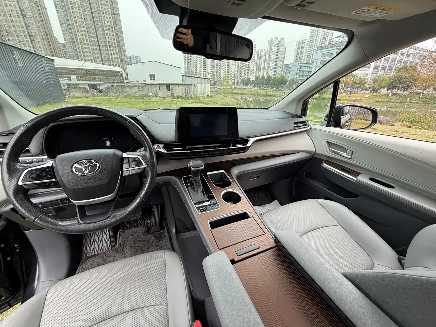 Toyota Sienna 2021 2.5L Hybrid Luxury Edition фото 11