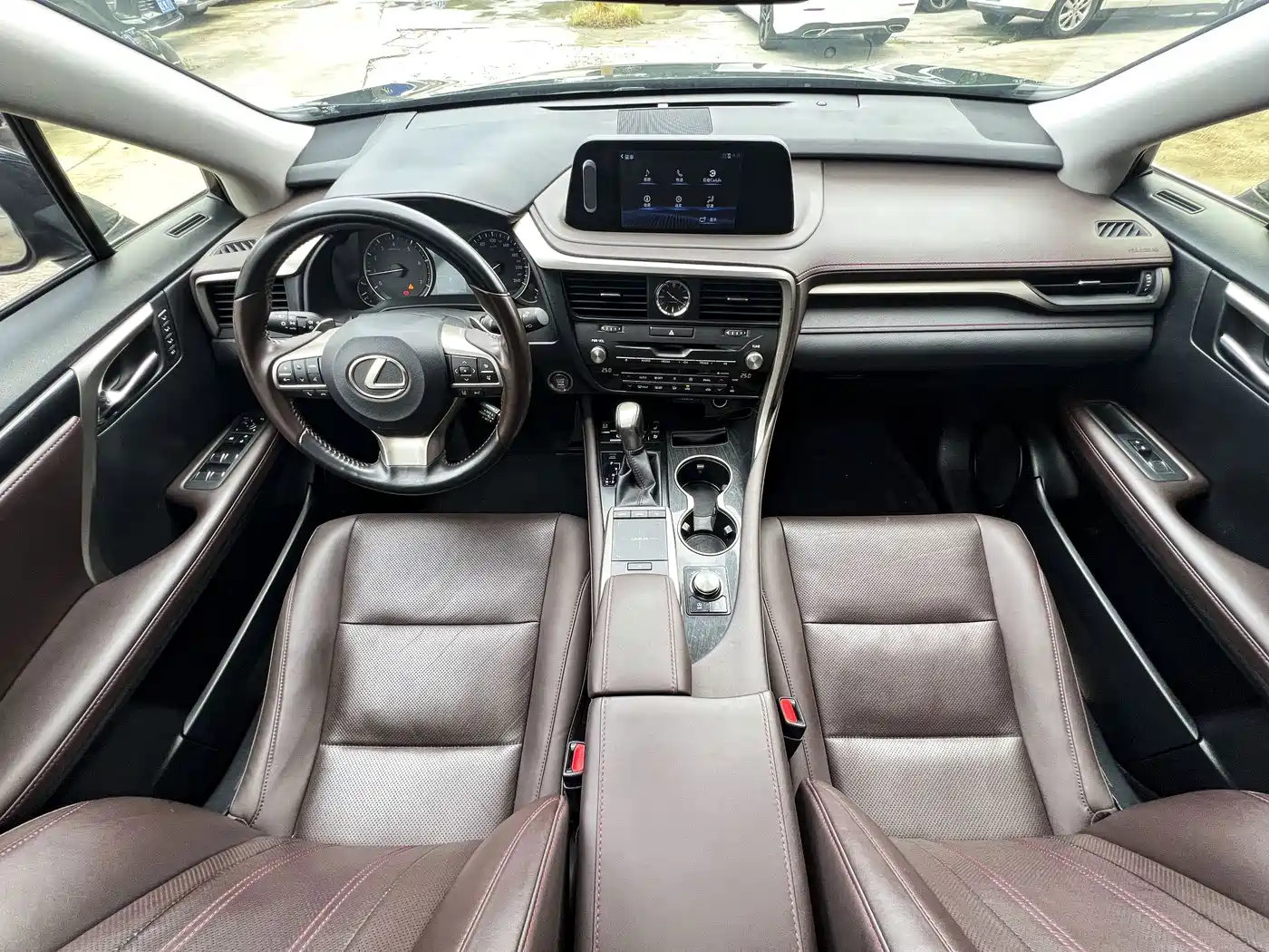 Фото 9 - Lexus RX