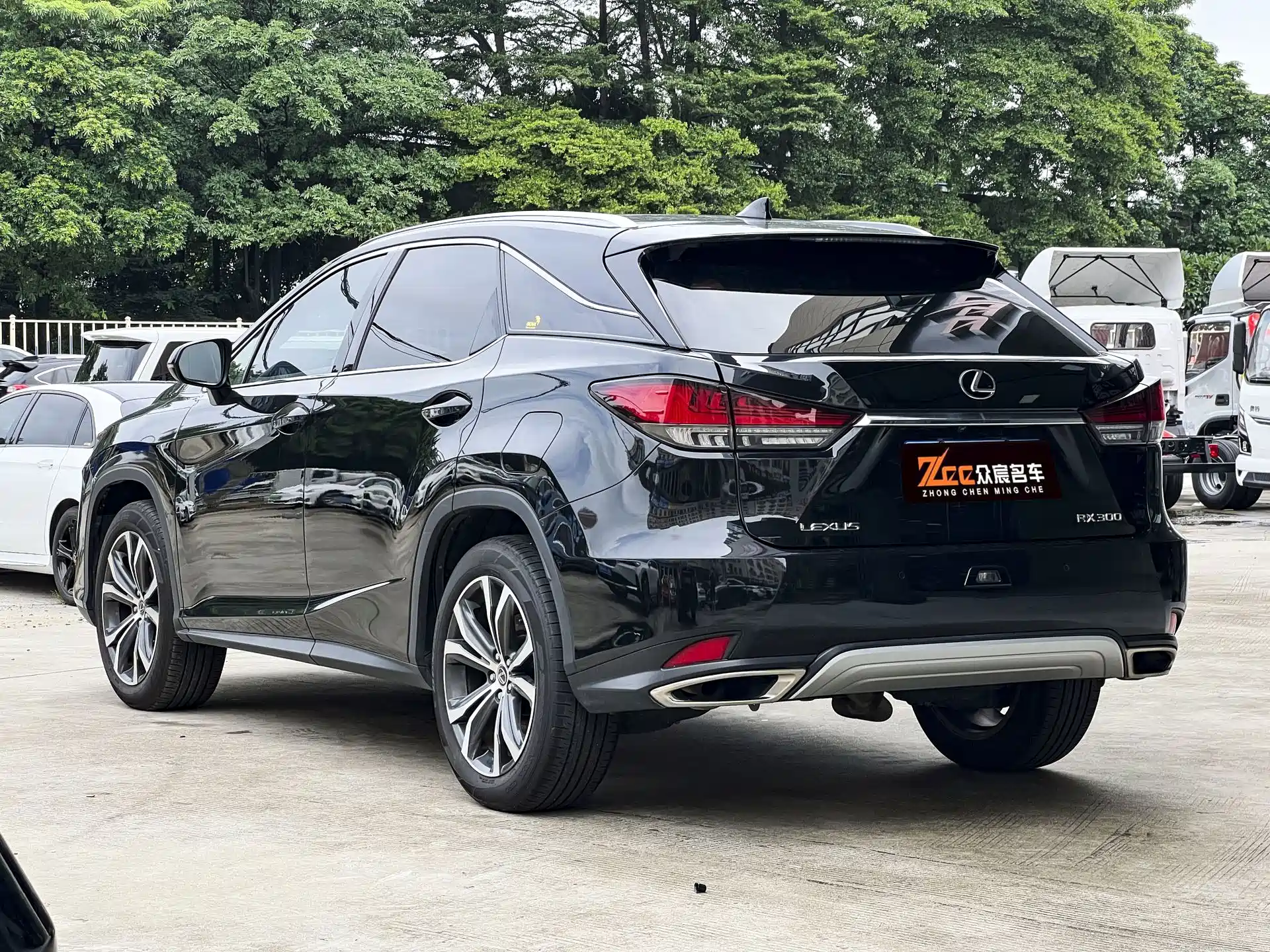 Photo 4 - Lexus RX