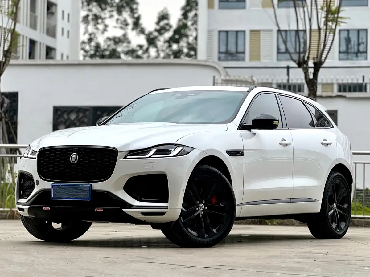 Фото 1 - Jaguar F-PACE