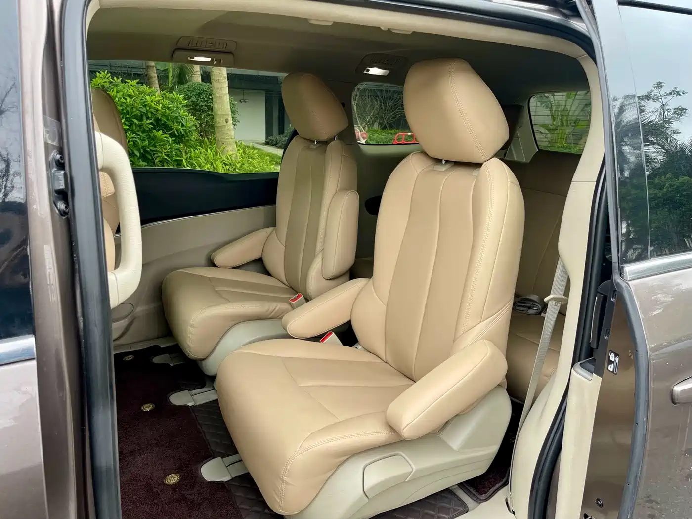 Buick GL8 2014 2.4L CT Luxury Business Comfort фото 5