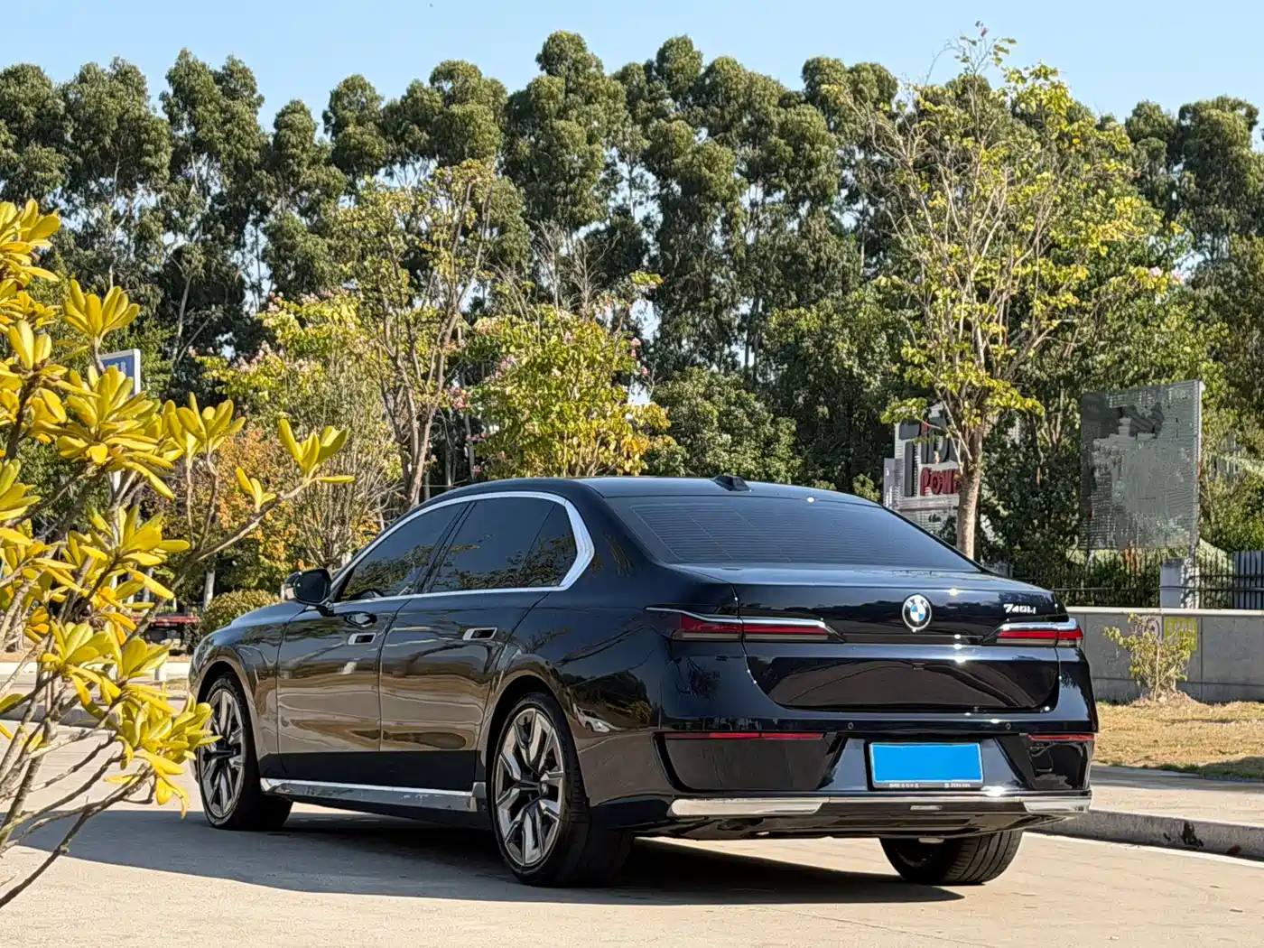 BMW 7-SERIES