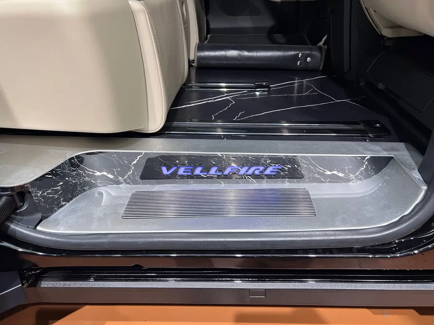 Toyota Vellfire 2024 Crown Hybrid 2.5L Executive Premium Edition фото 12