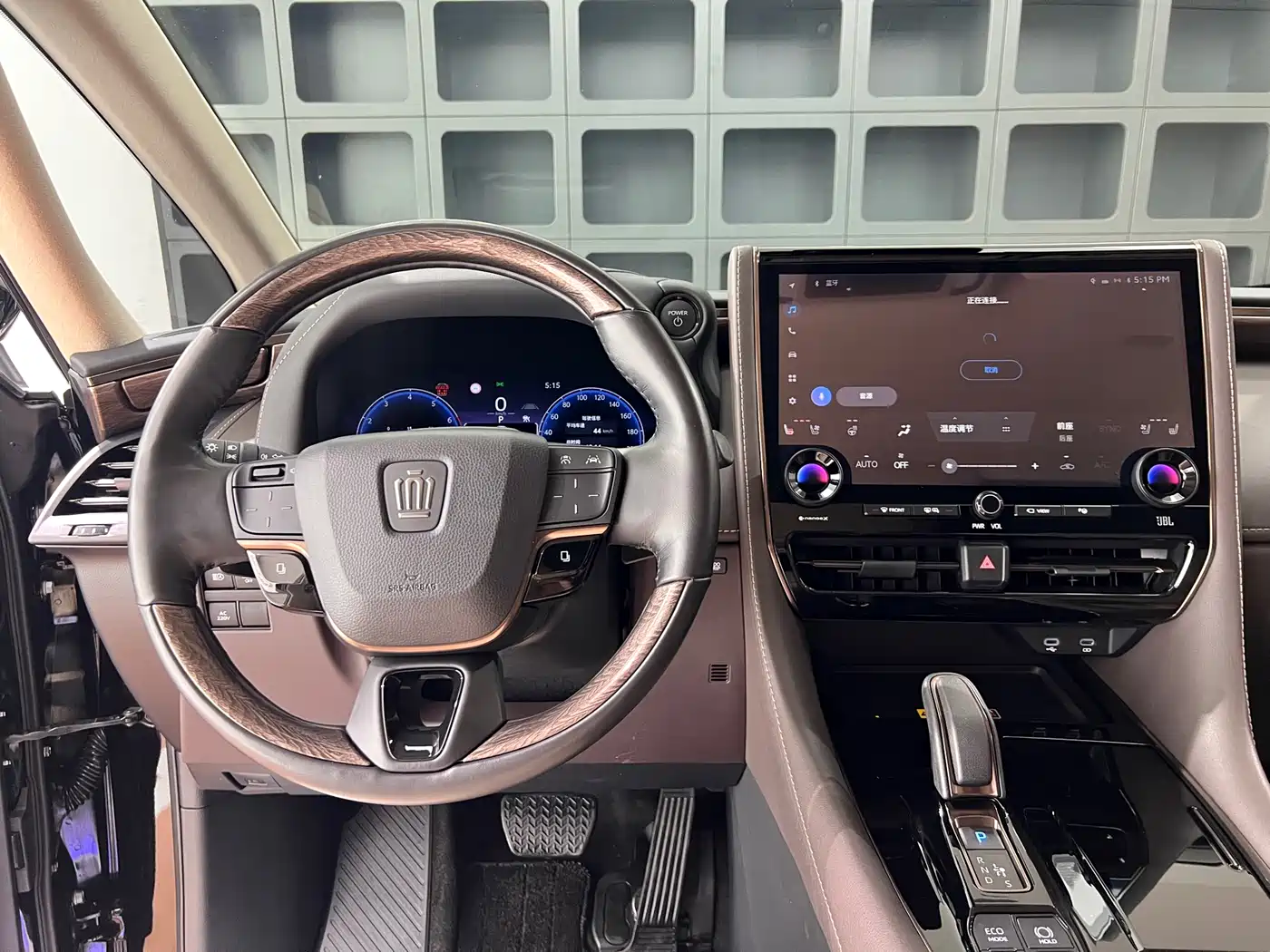 Toyota Vellfire 2024 Crown Hybrid 2.5L Executive Premium Edition фото 27