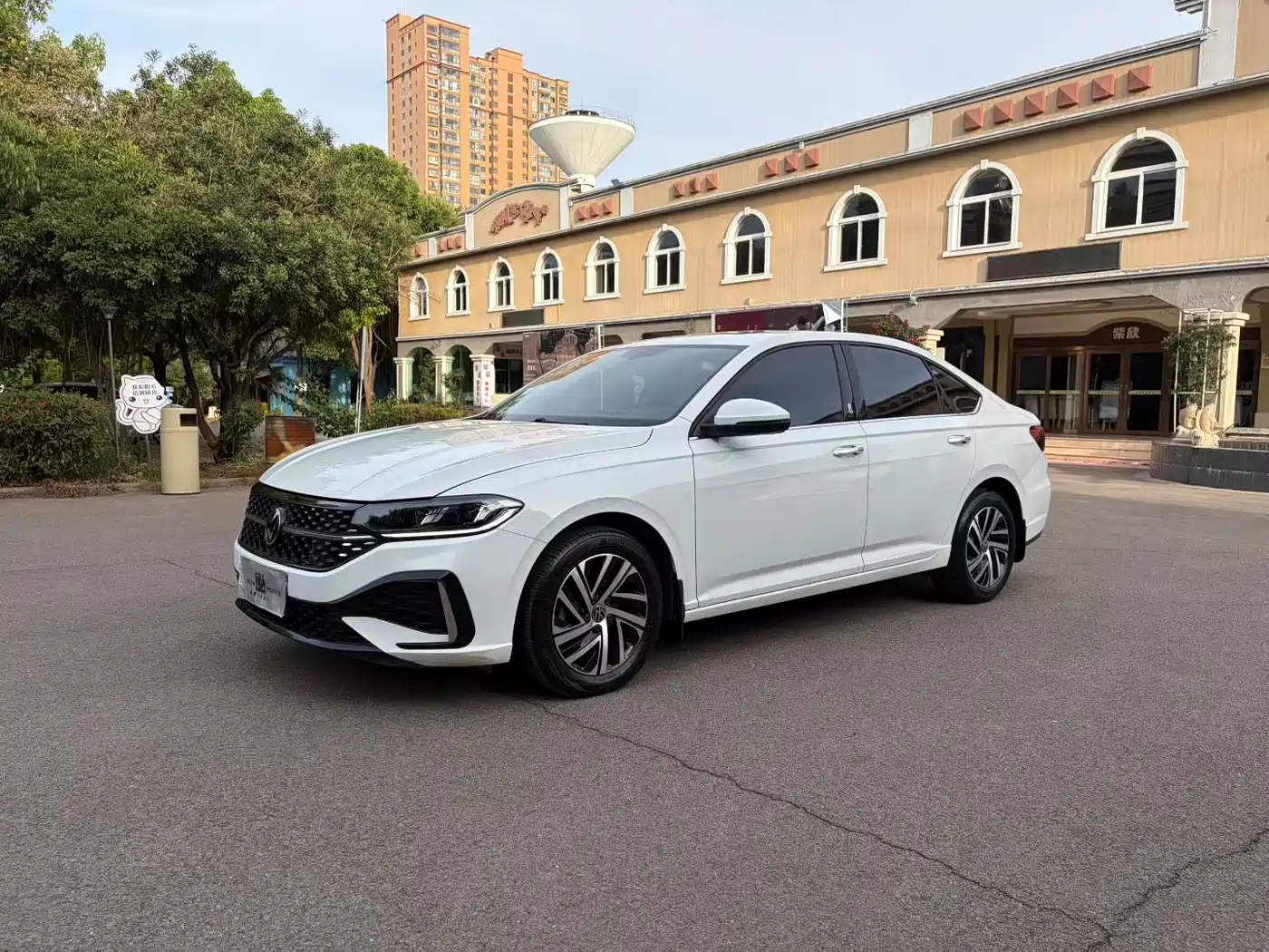 Volkswagen Lavida 2023 Facelift 1.5L Auto Starlight 5 Million Edition фото 3